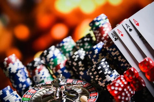 modapk live-dealer table with multilingual dealers and table chat