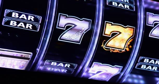 modapk Caribbean Stud table lobby showing multiple stake levels and available seats
